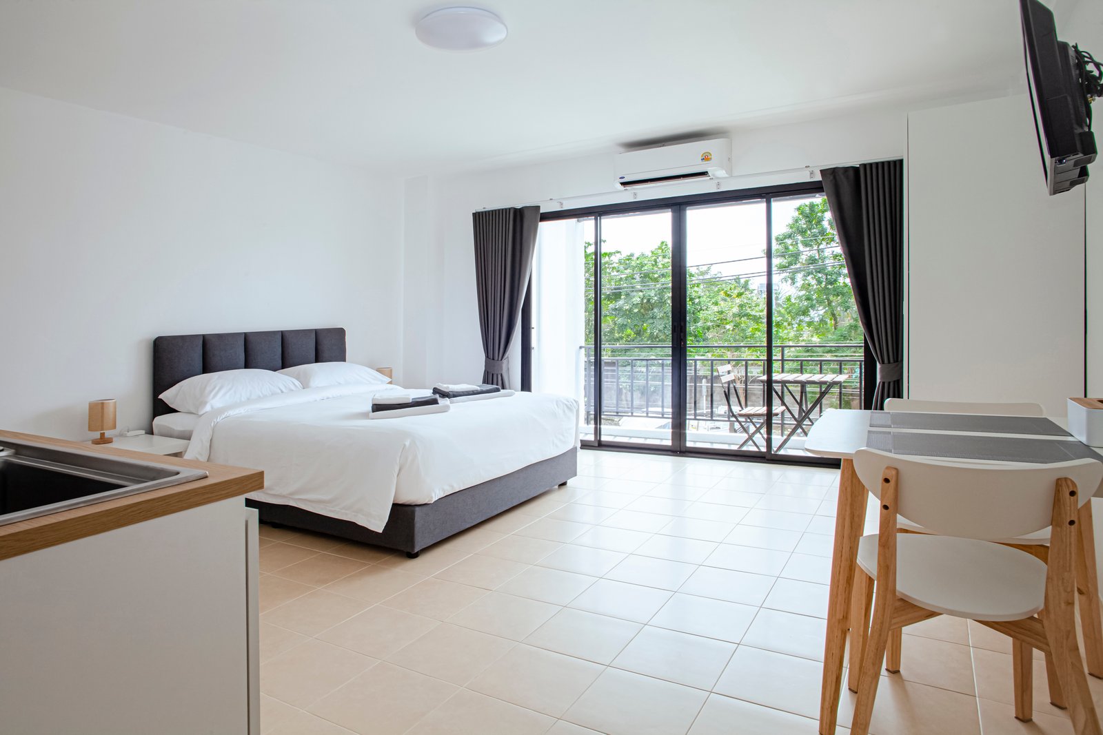 Deluxe Kitchenette Room